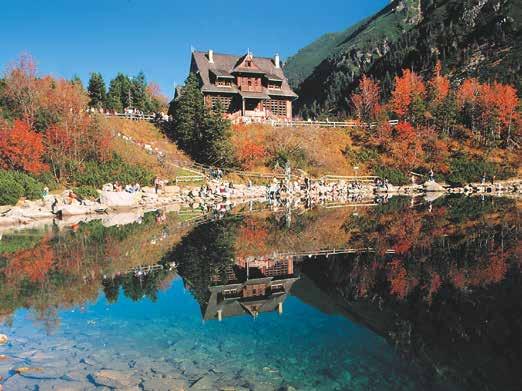 Il più bel lago dei Tatra è Morskie Oko, posto ai piedi della più alta vetta della Polonia, Rysy (2499 m sopra il livello del mare).