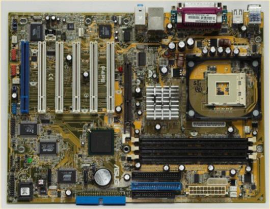 (procesor Intel 8088 i system MS-DOS) Konstrukcja procesora 8086/88 rozwijana do chwili obecnej 2003 Intel Pentium 4 Ostatni procesor