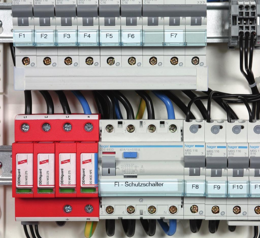 kombinowane N-PE DEHNguard modular Wielobiegunowy z modułami wymiennymi Typ 2 wg PN-EN 61643-11 Klasa II wg PN-IEC 61643-1 Kompletny, gotowy do podłączenia do danej sieci, z modułami wymiennymi