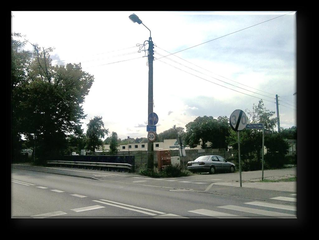 Strasse) od mostu
