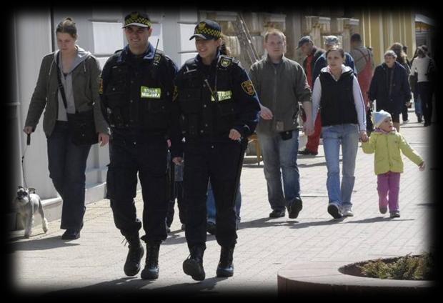 W ramach działania tej Sekcji Oddział Dzielnicowy Łódź-Śródmieście do służby wystawia: od 2 do 4 patroli pieszych dwuosobowych, (pełniących służbę od poniedziałku do niedzieli w godz. 8.00 20.