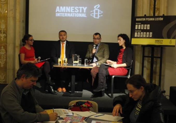 Co do zasady, listy wysyłane są bezpośrednio z każdego miejsca pisania. Biuro Amnesty International nie pośredniczy w wysyłce listów.