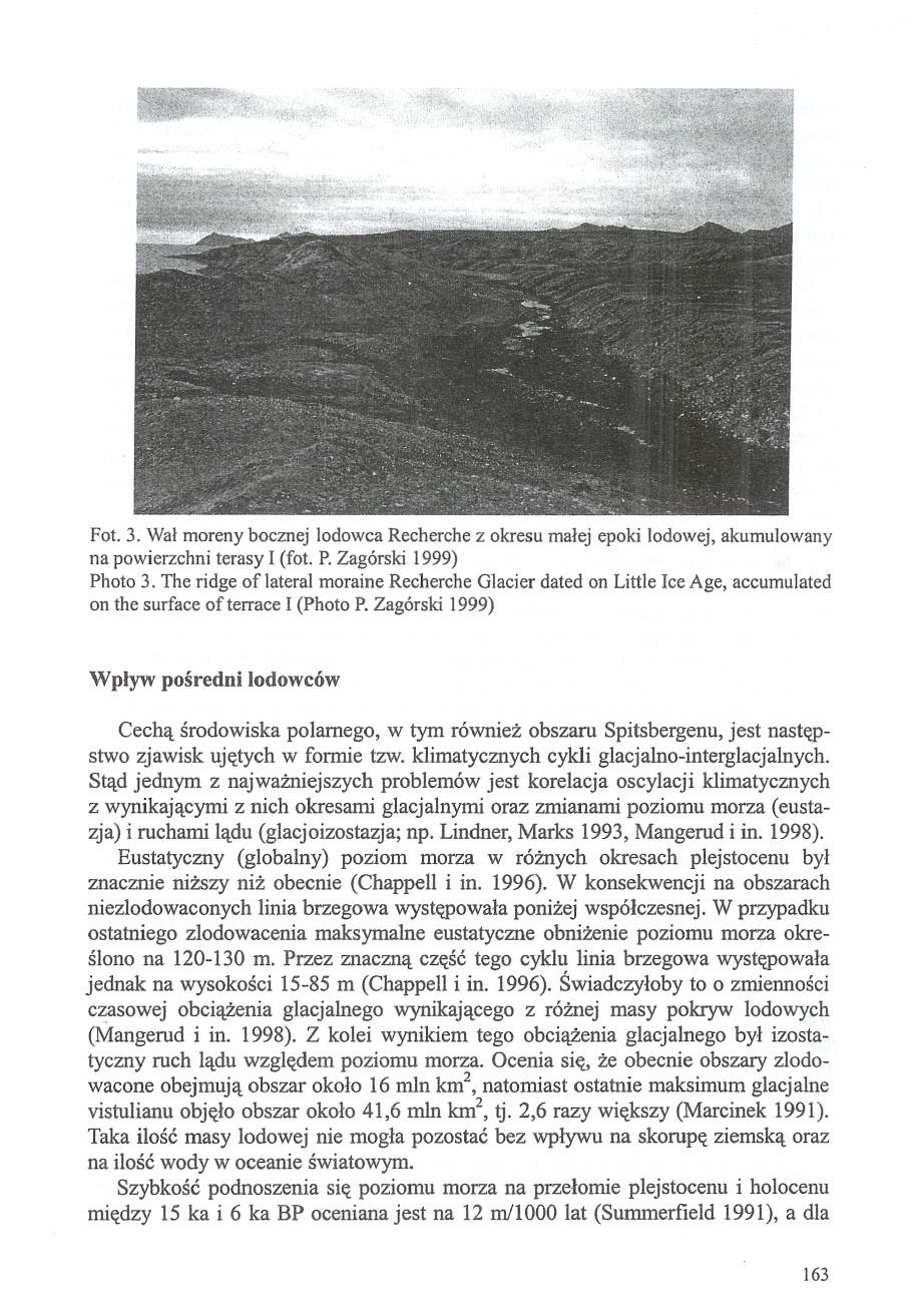 Fot. 3. Wal moreny bocznej lodowca Recherche z okresu malej epoki lodowej, akumulowany na powierzchni terasy I (fot. P. Zagórski 1999) Photo 3.
