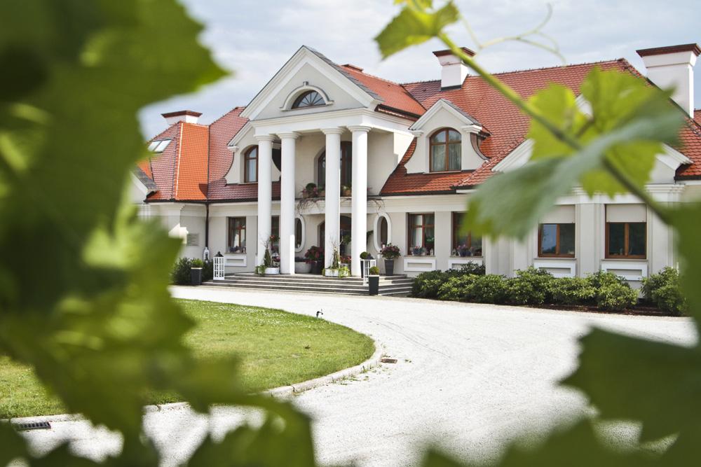 Winnica - Hotel - Restauracja Winny Dworek
