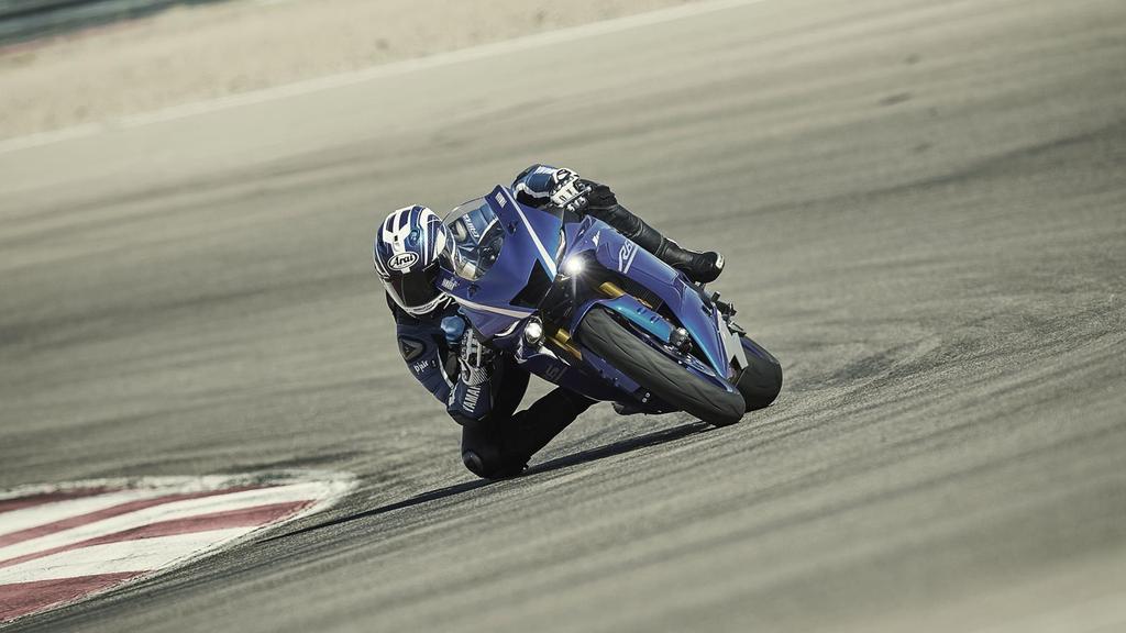 Udoskonalona. Przeprojektowana. Niesamowita. to legenda! Zarówno na szosie, jaki i na torze wyścigowym, zdobywając 3 tytuły Mistrza Świata klasy Supersport w ostatnich latach.