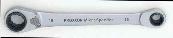 MicroSpeeder z funkcją grzechotki. Ogromnie oszczędza czas. Wersja ekstra długa. Poczwórny MicroSpeeder. Jedno narzędzie do czterech najpopularniejszych śrub w branży motoryzacyjnej: 10 13 17 19mm.