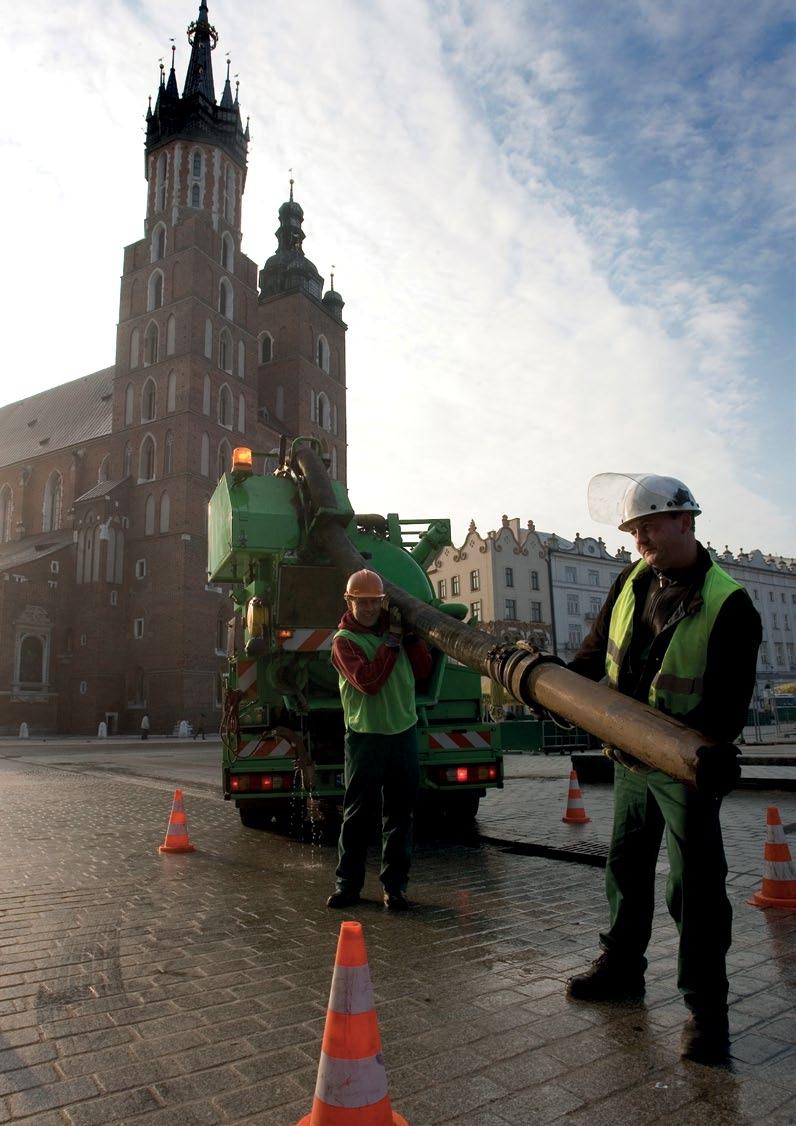 POLITYKA PERSONALNA 2011 roku średnioroczne zatrudnienie w Spółce osiągnęło poziom 1.142 etatów wobec 1.131 w 2010 r.