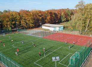 W ostatnich latach znacznie poprawiła się nasza baza sportowa: możemy poszczycić się dwoma Orlikami (boiska przy ulicy Gajowej i Powstańców Wielkopolskich), na których można zagrać m.in.