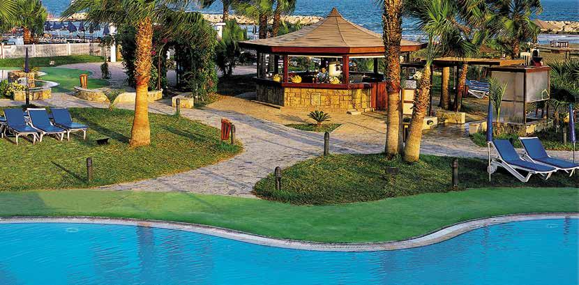HOTEL: Elegancki, komfortowy hotel położony jest w ogrodzie z kaskadami wodnymi i oryginalną roślinnością.