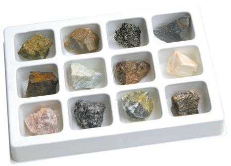 Kolekcja 90 23 12 skał: chloryn, granat, grafit, mika, serpentynit, marmur, gnejs, łupek, amfibonit, marmur dolomityczny, epidot, kwarcyt.