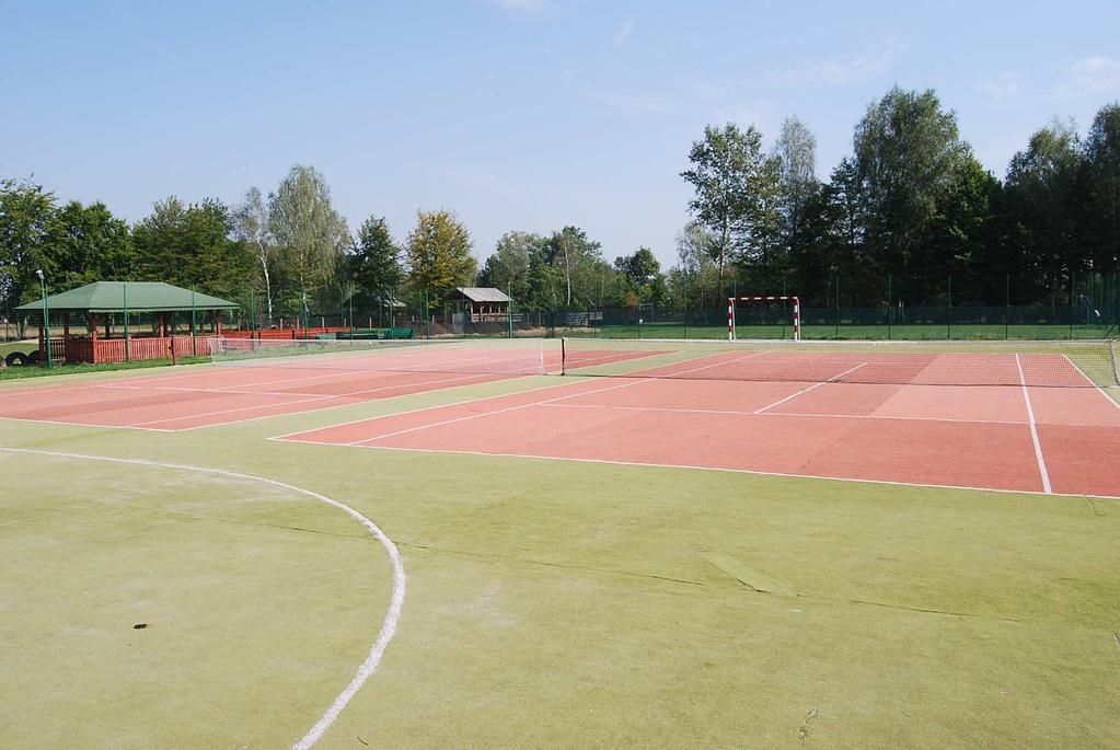 badmintona i siatkówkę, boisko do piłki plaŝowej, stanowiska do koszykówki, -