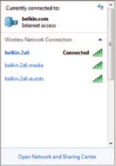 Pierwsze kroki Network Name (SSID) Password Podłączanie do routera Domyślny identyfikator sieci i hasło routera można znaleźć na etykiecie na spodzie urządzenia.