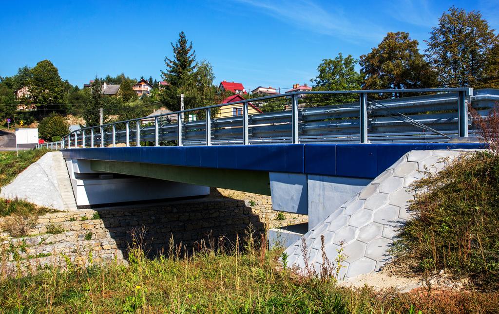 EFEKTYWNOŚĆ EKONOMICZNA I ŚRODOWISKOWA Mosty z kompozytów FRP to obiekty innowacyjne, nie stosowane dotychczas w krajowym budownictwie mostowym.