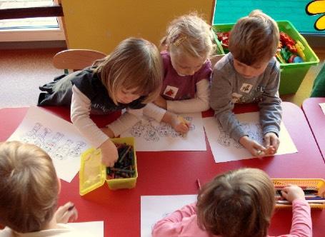 ' ' Październik 1. Tajemnice ludzkiego ciała: Zmysły. Zajęcia z mnóstwem ciekawych ćwiczeń rozwijających zmysły i koordynację ruchową.