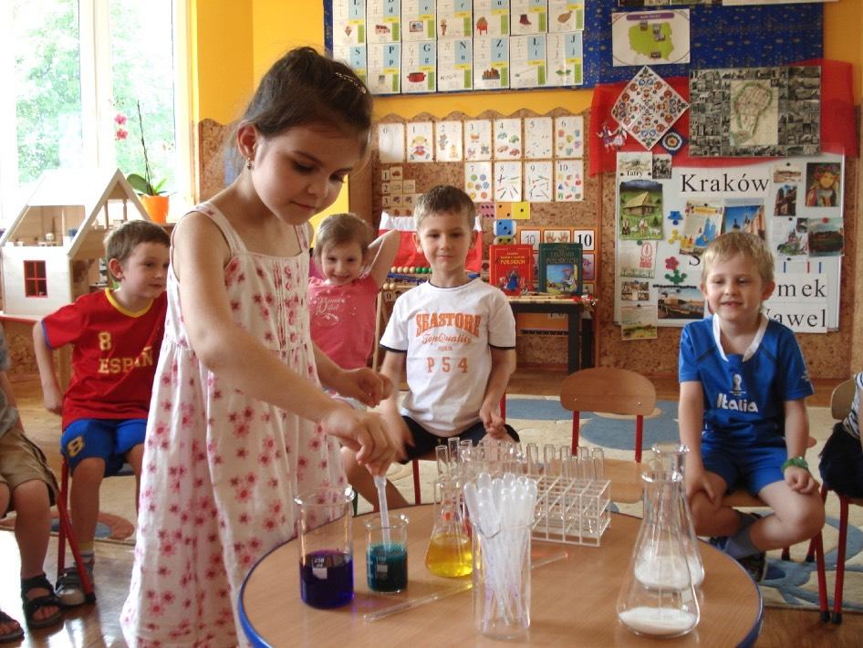 ' Czerwiec 1. Eksperymenty chemiczne przedszkolaków. Część druga. Nigdy nie jest za wcześnie na naukę pipetowania!