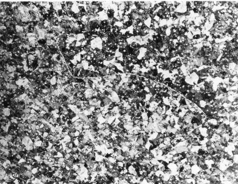 Microstructures of cast steel B in as cast a) without V and Mo; b) with V and Mo Wprowadzenie molibdenu i mikrododatku V do staliwa Mn-Ni prowadzi również do zwiększenia własności wytrzymałościowych