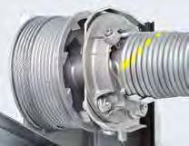 Bramy segmentowe o szerokości do 3000 mm i wysokości 2625 mm są standardowo wyposażone w sprawdzony mechanizm sprężyn naciągowych.