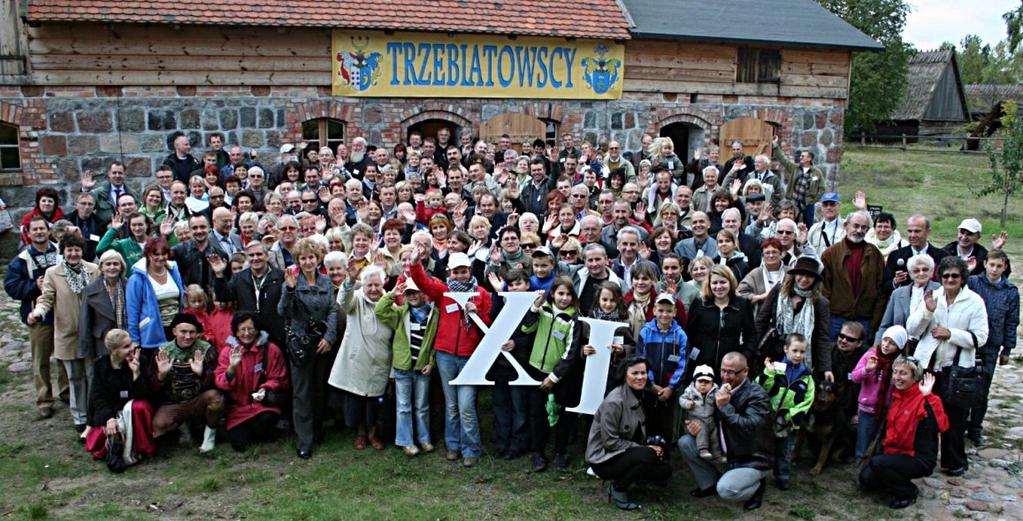 Zdzisław Zmuda Trzebiatowski (Gdynia) W tym roku rodziny Jutrzenka, Malotka i Zmuda Trzebiatowskich spotkały się w Gołuniu, Wdzydzach Kiszewskich i Kościerzynie.