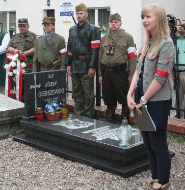 I dlaczego tak jest? Ciągły pośpiech, walka o władzę, wpływy i pieniądze, ale czasami też zwyczajny nadmiar zajęć i obowiązków. Ludzie biegną, gubiąc po drodze różne wspomnienia.