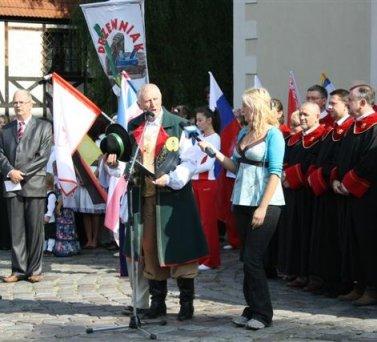 samym czasie w różnych miejscach.