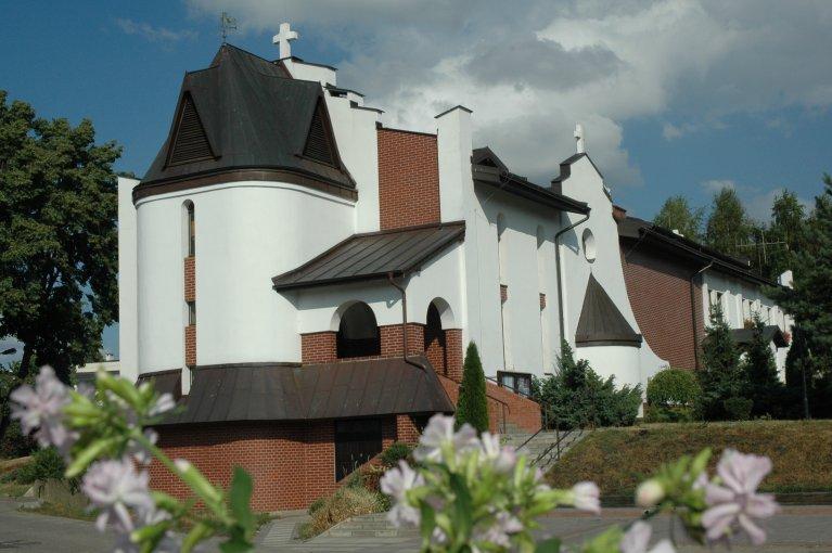 Słupsk - kościół pod weswaniem w. J. Kantego - parafialny dla Krępy. w którym znajduje się młyn nazywało się Ziegenberg. We wsi jest również poniemiecki cmentarz.