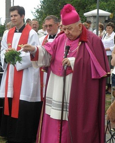 WYDARZENIA Konarzyny - pamięci patrioty księdza Alfonsa Schulza Zbigniew Talewski 27 czerwca 2010 roku odbyła się w Konarzynach na Gochach podniosła uroczystość odsłonięcia Obelisku Pamięci