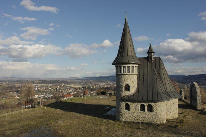 Gorlicka Golgota przy ulicy Zamkowej Dawniej na Górze Zamkowej stał krzyż, na którym w latach 80. XX wieku znajdowała tabliczka z napisem Papież Jan Paweł II.