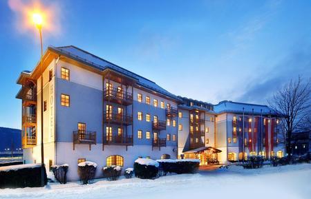 Alphotel**** Austria - z karnetem narciarskim SKISAFARI Innsbruck Symbol oferty: 5451289/111 Państwo: Region: Miasto: Transport: Profil wyjazdu: Wyżywienie: Zakwaterowanie: Wyposażenie: Austria Tyrol