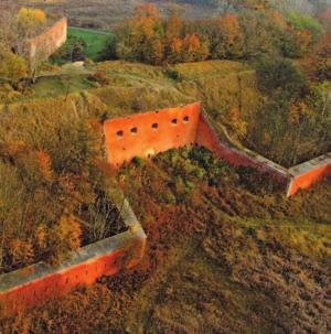 z inicjatywy członków Stowarzyszenia Ligi Morskiej został odsłonięty pomnik upamiętniający założenie w Twierdzy Modlin pierwszego portu wojennego II RP, utworzenie flotylli wiślanej i walki marynarzy