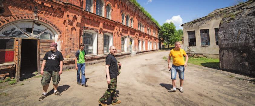 W każdym z nich znajdują się betonowe budowle z okresu modernizacji (1912-1914). Drugą linię fortów rozlokowano w Grochalach, Henrysinie, Strubinach, Janowie, Błogosławiu.