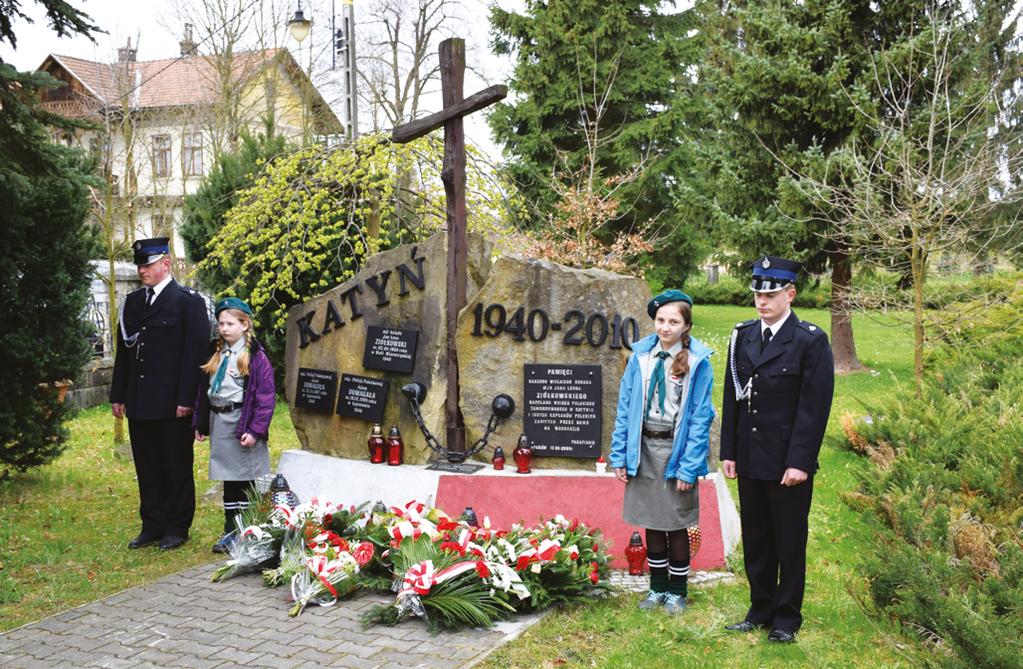 KWIECIEŃ April - April Pomnik katyński w Łapanowie WIELKANOCNY Władysława, Franciszka WIELKANOCNA ZMARTWYCHWSTANIE PAŃSKIE, Prima Aprilis Grażyny, Ireny Ryszarda, Pankracego św.