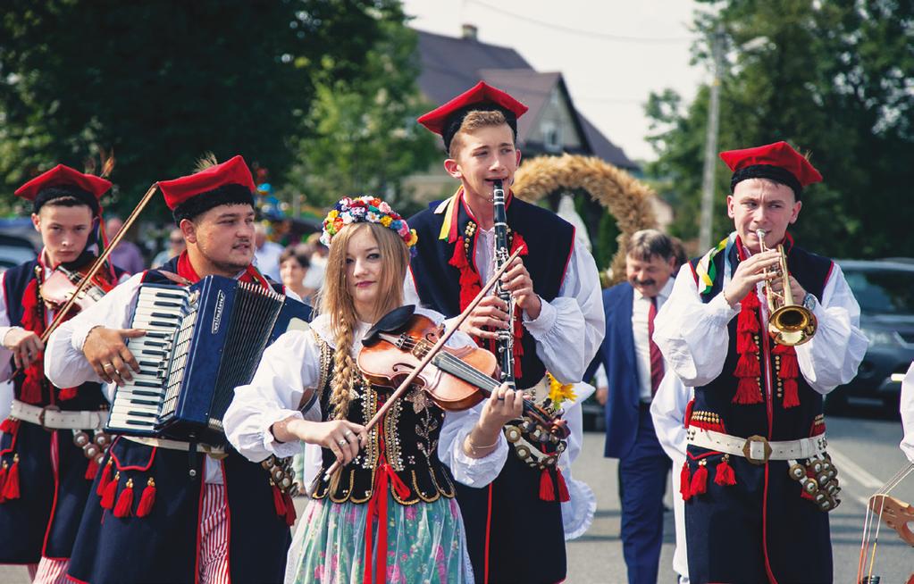 CZERWIEC June - Juni Kapela Ludowa Łapanowianie Jakuba, Konrada Erazma, Marianny św. Karola Lwangi, Leszka św. Jadwigi, Medarda, Maksyma Pelagii, Felicjana bł. Bogumiła, Małgorzaty Aliny, Justyny św.