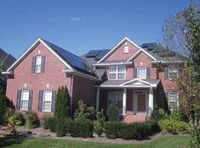 Zalety SolarEdge: Elastyczność projektowania Zalety SolarEdge: Komfort użytkowania Elastyczność projektowania: Korzyści dla właścicieli domów Rozwiązania SolarEdge łączą optymalne wykorzystanie