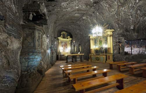 Polonus 4 / 2014 Wieliczka au lăsat în vremea lor zeci de sculpturi şi basoreliefuri în sare. Din cele mai vechi timpuri Mina de Sare din Wieliczka a fost vizitată de diferite personalităţi.