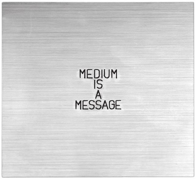 Medium is a Message, Marshall McLuhan z cyklu Desygnaty instalacja, fotografia