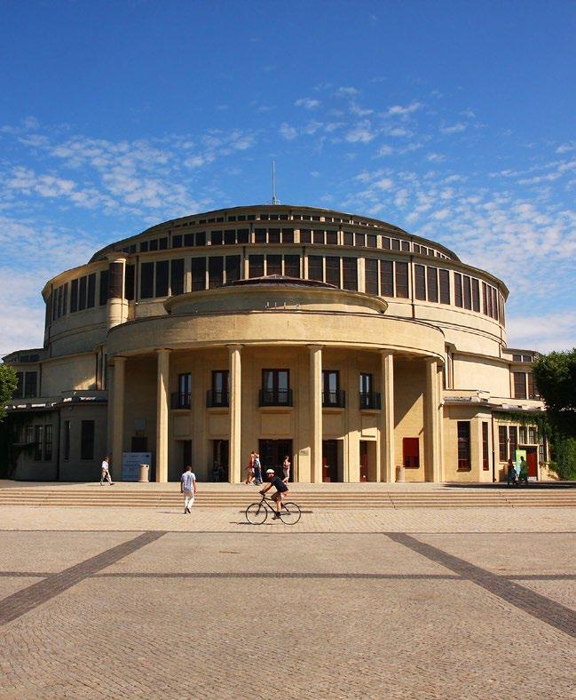 Hala Stulecia, zaprojektowana została przez architekta Maxa Berga Powstała w latach 1911-1913, na