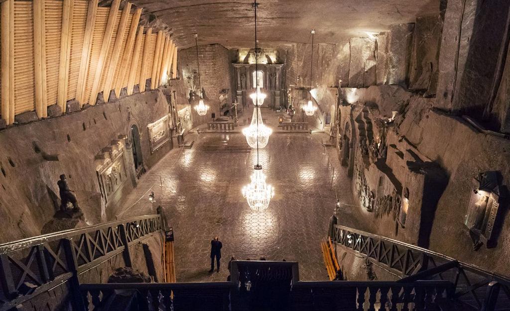 Historia wydobywania soli w Wieliczce sięga XIII wieku, zaś sama kopalnia jest najstarszą, czynną na świecie.