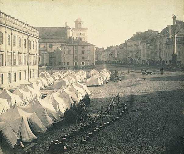 patrioty, weterana powstania listopadowego, był okazją do największej patriotycznej manifestacji poprzedzającej powstanie styczniowe. Zgromadził nieprzebrane tłumy, które odprowadziły zmarłego z pl.