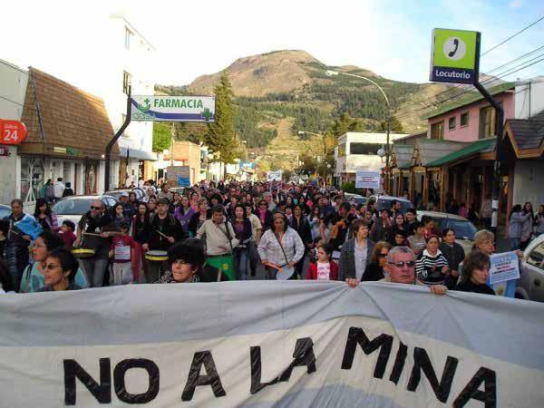 > Podważanie neo ekstraktywistycznej akumulacji w Ameryce Łacińskiej Maristella Svampa, Uniwersytet Narodowy w La Plata, Argentyna Protesty Mapuche przeciwko przemysłowi wydobywczemu w Argentynie.