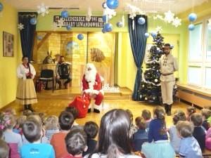 wykonywane przez naszych pradziadków. Podczas koncertu dzieci odwiedził długo oczekiwany gość - Święty Mikołaj.