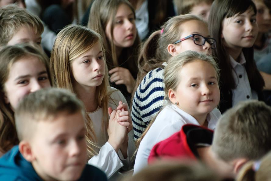 Smutne strofy wierszy przeplatały się z brzmieniem pieśni patriotycznych i legionowych, które zaprezentował chórek: w składzie Hanna Czulewicz, Milena Pawlukowiec, Weronika i Wiktoria Mróz, Joanna