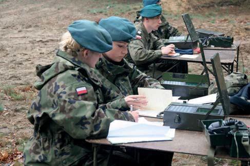 Legitymacja służbowa (szeregowego, podoficera, oficera), pracownicy wojska dowód osobisty, polecenie wyjazdu służbowego, orzeczenie lekarskie na okres trwania kursu, zaświadczenie o szkoleniu