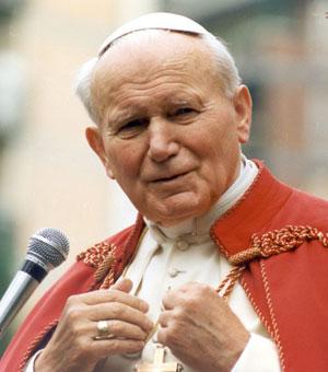Jana Pawła II wzniesiono wiele pomników, a jego imieniem nazwano szkoły, szpitale, muzea, ulice i gmachy przeróżnych instytucji.