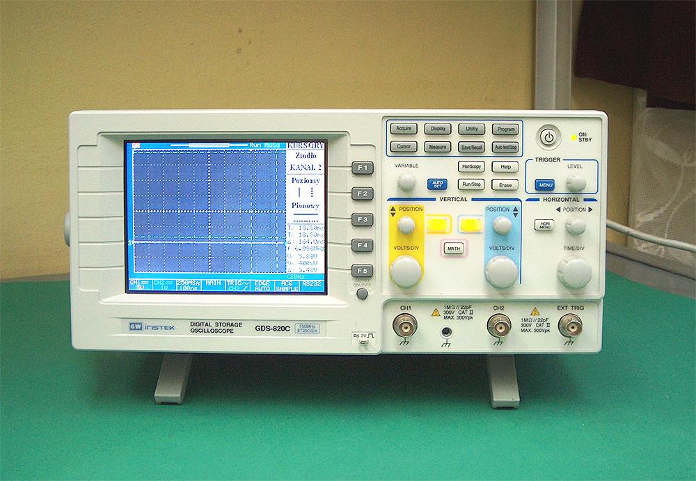 Przyrządy używane na pracowni Oscyloskop cyfrowy Możemy rejestrować
