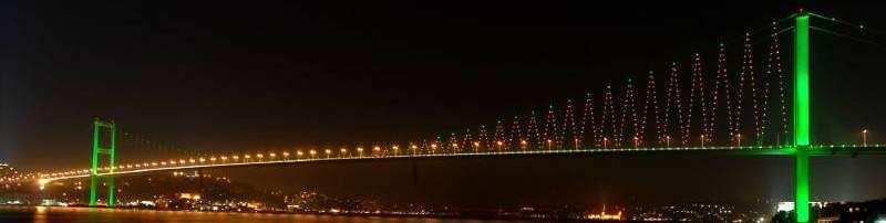 Oświetlenie LED kreuje wizerunek miasta Bosphorus Bridge Istanbul,