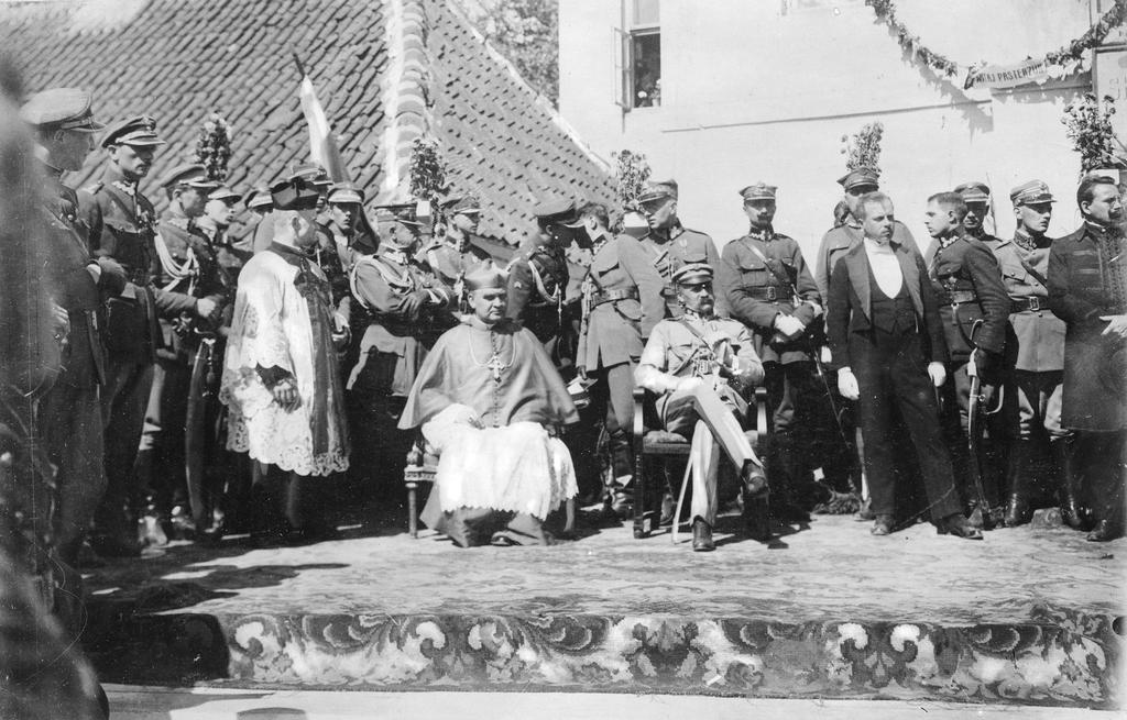 Jeden dzień Józefa Piłsudskiego w Białymstoku Wystawa prezentowana na Rynku Kościuszki w dniach 18 28 sierpnia 2017 r. 21 sierpnia 1921 r. dla mieszkańców Białegostoku był dniem wyjątkowym.
