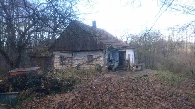 Stanowiący część składowa nieruchomości budynek został wybudowany w latach przedwojennych i jest