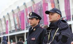w tym policjantów; dla przyjętych do służby po wejściu ustawy w życie (1 stycznia 2013 r.) są to: ukończony 55. rok życia i co najmniej 25 lat służby (Dz. U.