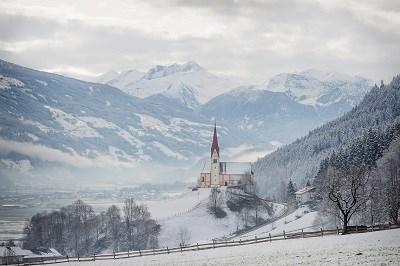 Warto wspomnieć, że w Zermatt można szusować cały rok wszystko dzięki lodowcowi Plateau Rosa, położonemu na zboczu Klein Matterhorn.