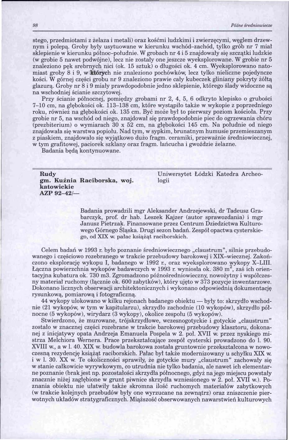 98 Późne średniowiecze stego, przedmiotami z żelaza i metali) oraz kośćmi ludzkimi i zwierzęcymi, węglem drzewnym i polepą.